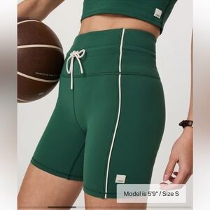 Vuori Dark Green Athletic Shorts and bra set M
